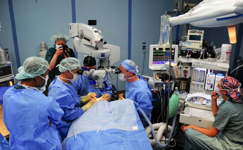 Surgeons from surgery to restore vision